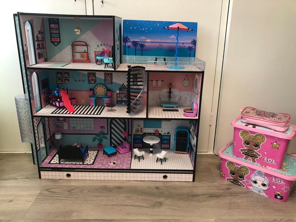 groot xxl poppenhuis L.O.L surprise, Ophalen of Verzenden, Zo goed als nieuw, Poppenhuis