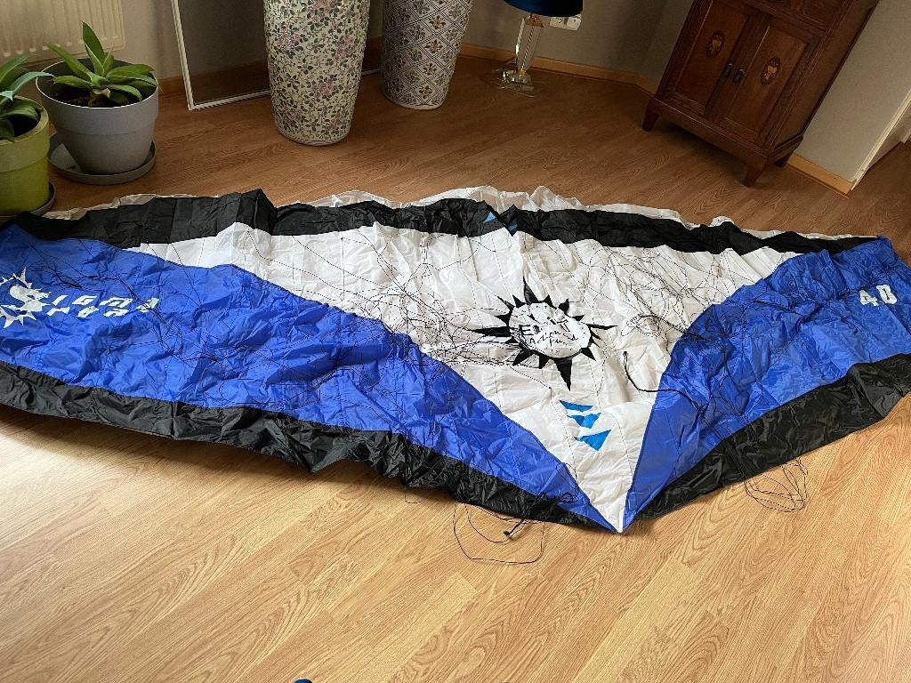 Mooie Elliot matrasvlieger te koop, Sport en Fitness, Vliegeren, Ophalen, Zo goed als nieuw, Tweelijns, Vlieger