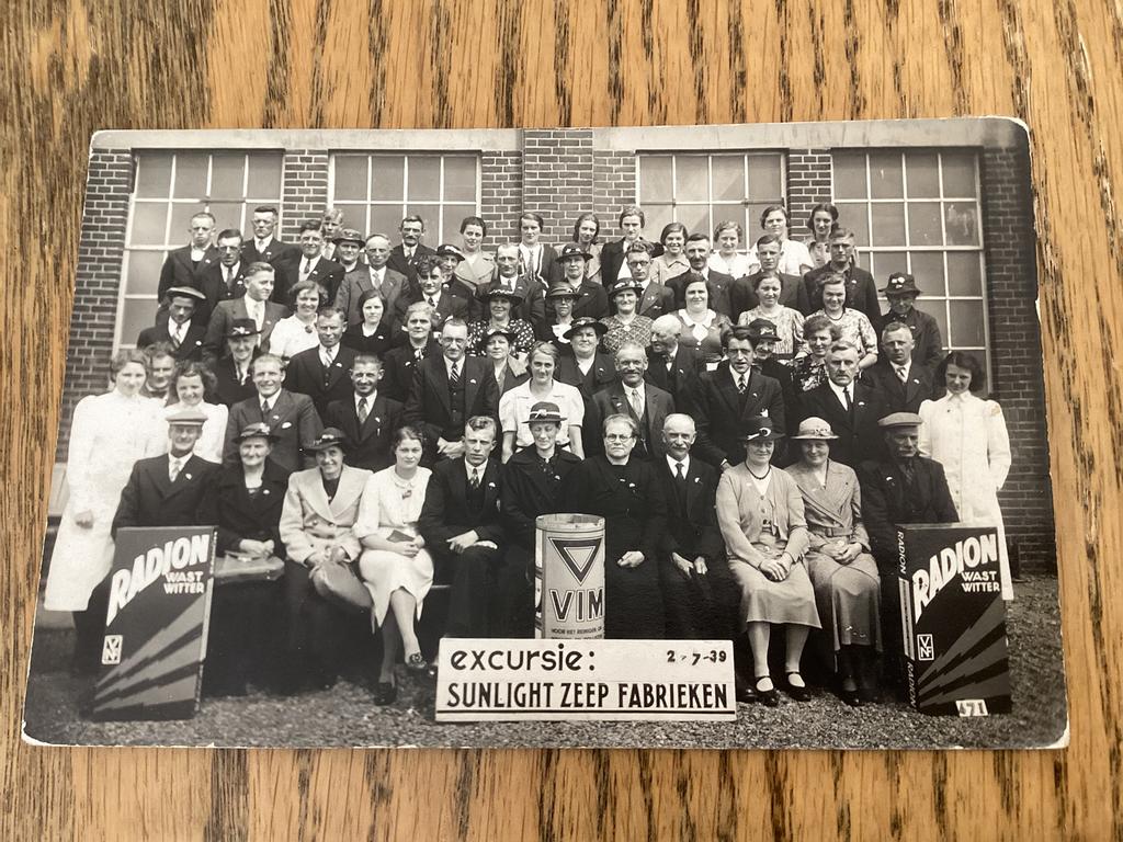 Groeps fotokaart Excursie Sunlight Zeep Fabriek,leerdam 1939, Ophalen of Verzenden, Voor 1940, Foto
