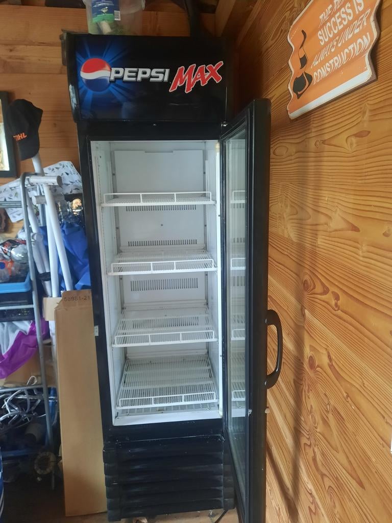 Pepsi Max Glaskoelkast - Perfect voor Drankjes, 150 tot 200 liter, 60 cm of meer, Zonder vriesvak, Gebruikt