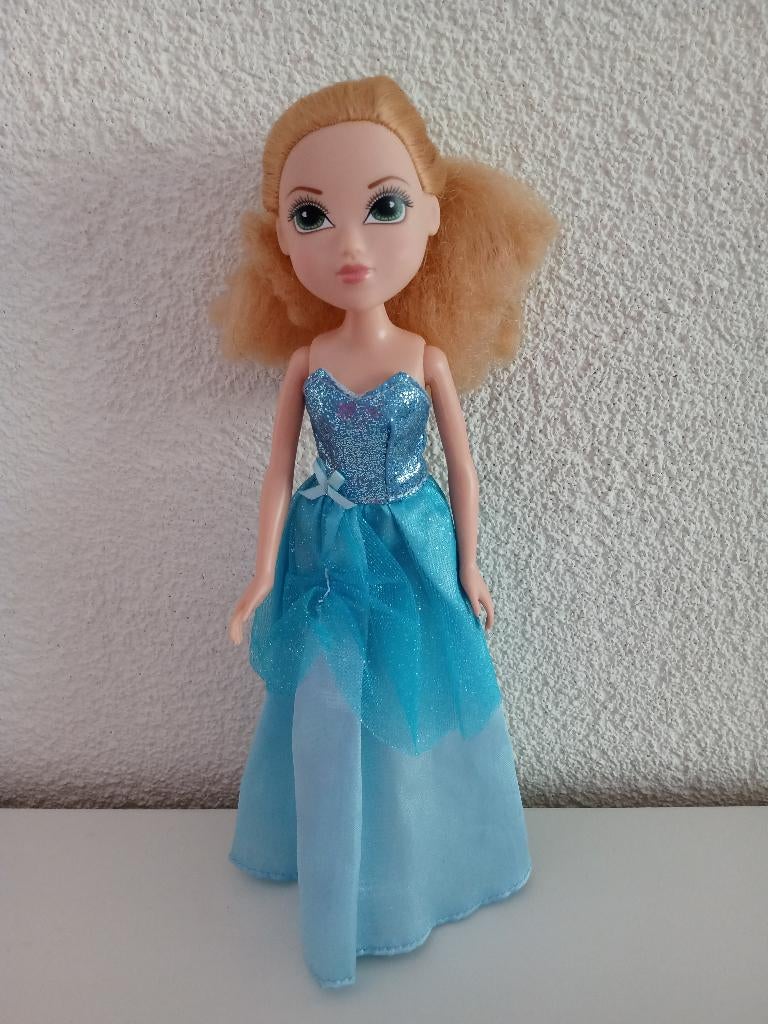 Moxie Girlz Princess - AVERY, Verzamelen, Ophalen of Verzenden, Gebruikt, Pop