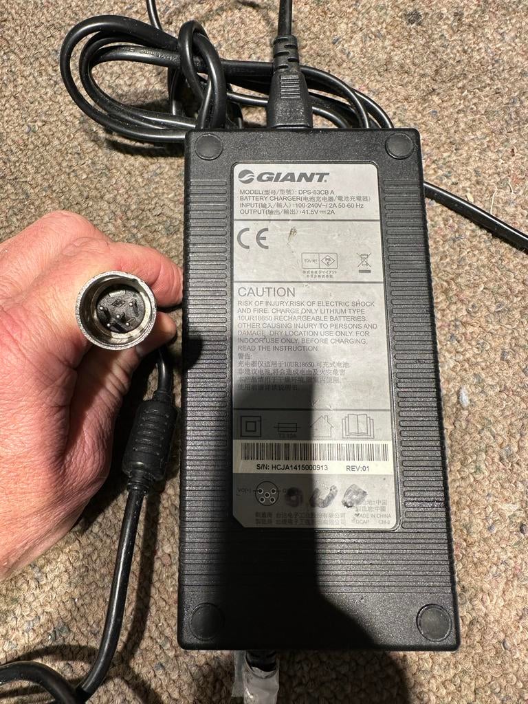 Gevraagd Giant acculader 5 pins, Ophalen of Verzenden, Gebruikt