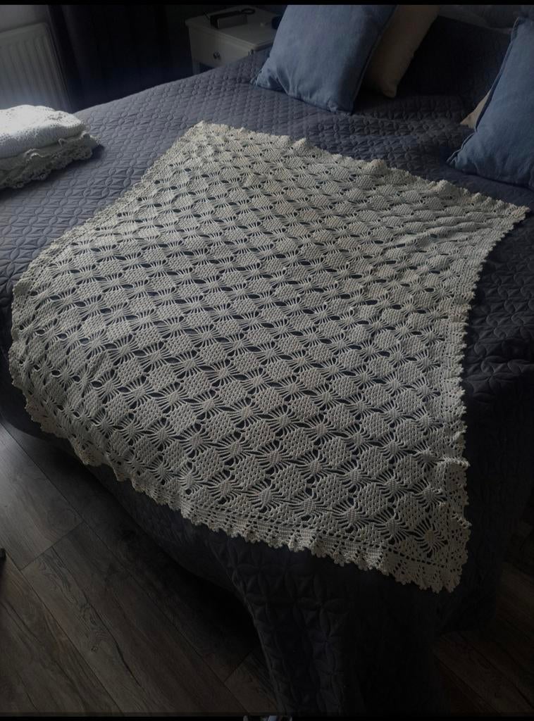 Handgemaakte gehaakte deken / sprei, Ophalen, Zo goed als nieuw
