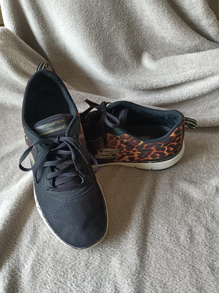 Skechers maat 40 voor 15 euro incl verzendkosten, Kleding | Dames, Schoenen, Skechers, Zwart, Ophalen of Verzenden, Sneakers of Gympen