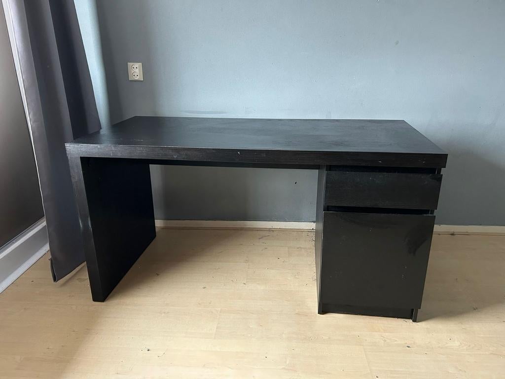Mooi zwart bureau van IKEA met lades, Huis en Inrichting, Bureaus, Ophalen, Gebruikt, IKEA, Met lades
