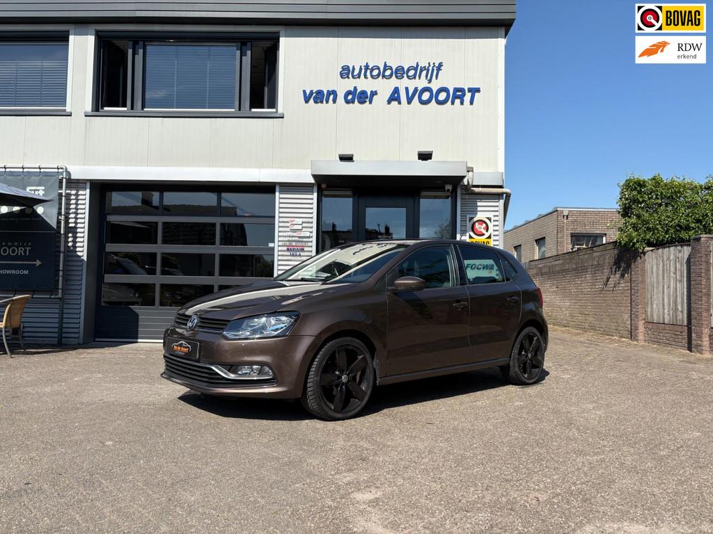 Volkswagen Polo 1.2 TSI First Edition nieuwe banden & remmen, Auto's, Volkswagen, Stof, 4 cilinders, Bruin, Start-stop-systeem