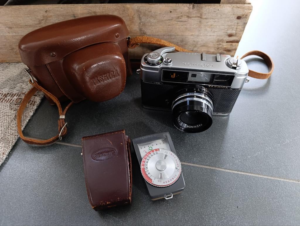 Vintage Yashica fotocamera en Sekonic lichtmeter, Ophalen of Verzenden, Gebruikt, Compact