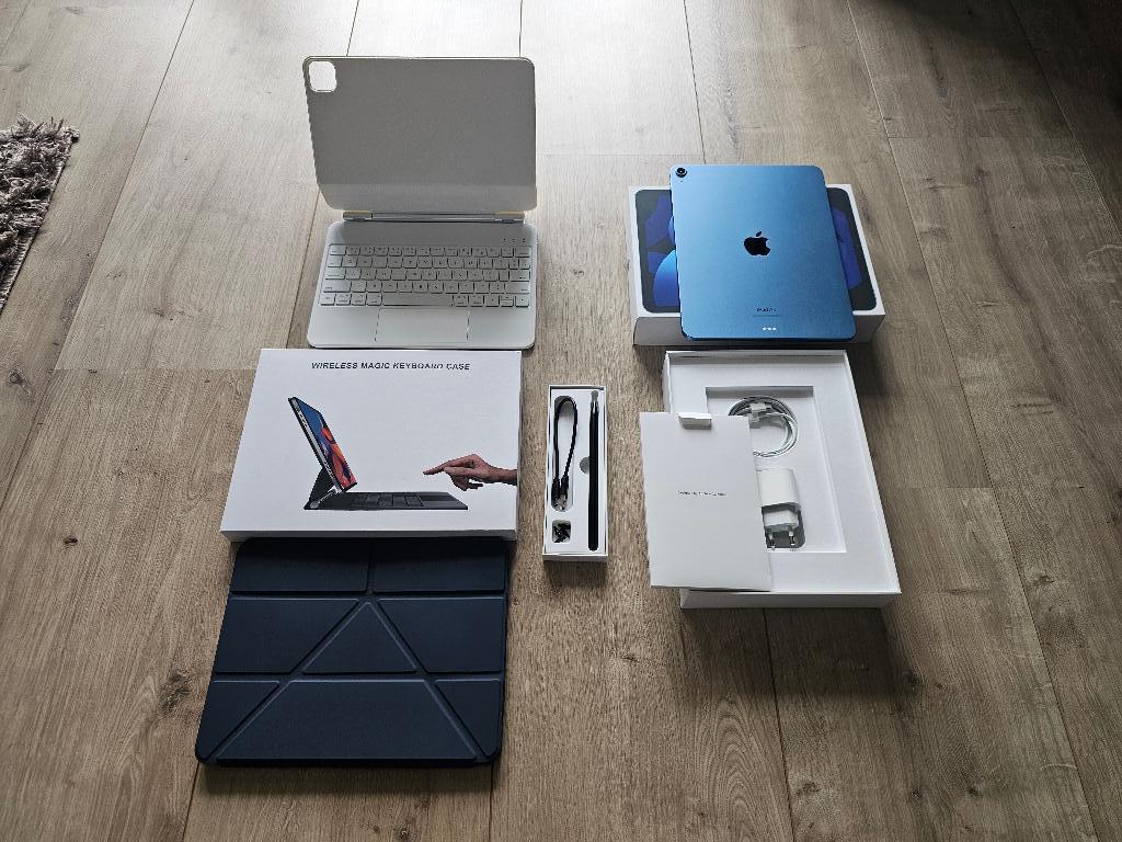 iPad Air 2022 64GB + Accessoires (hoes/cover, keyboard, pen), Computers en Software, Apple iPads, Apple iPad Air, 11 inch, Zo goed als nieuw