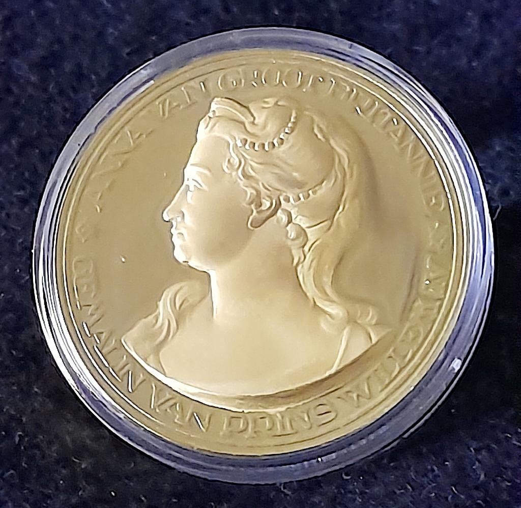 penning Anna van Hannover 1709-1759 verguld brons, Postzegels en Munten, Penningen en Medailles, Ophalen of Verzenden, Brons, Nederland