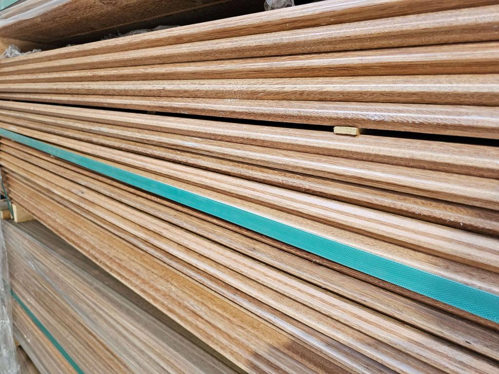 PARTIJ MES/GROEF HARDHOUT GEVELBEKLEDING 21x90/120/145   Har, Doe-het-zelf en Verbouw, Hout en Planken, Minder dan 25 mm, Nieuw