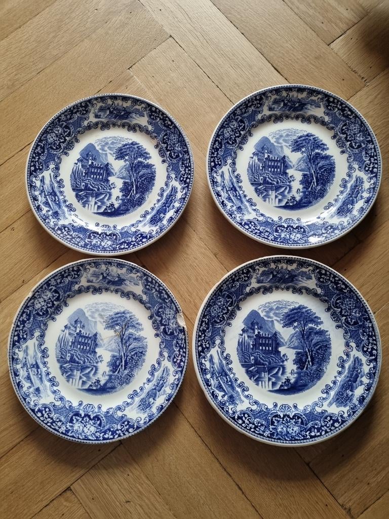 Delfts blauw bord met landschap en kleine beschadiging, Ophalen of Verzenden