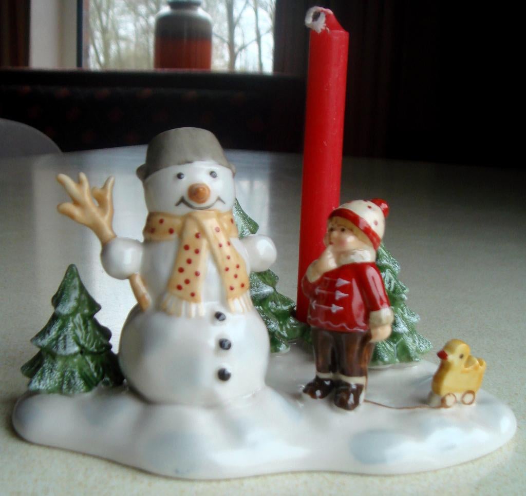 Villeroy & Boch beeldje kerst winter + 10 kaarsjes € 17,50, Ophalen of Verzenden, Gebruikt, Mens