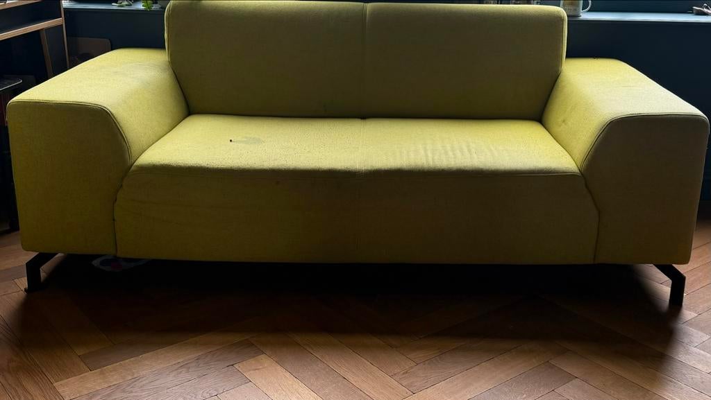 Gele 2-zitsbank met gebruikssporen, Huis en Inrichting, Ophalen, Gebruikt, Stof