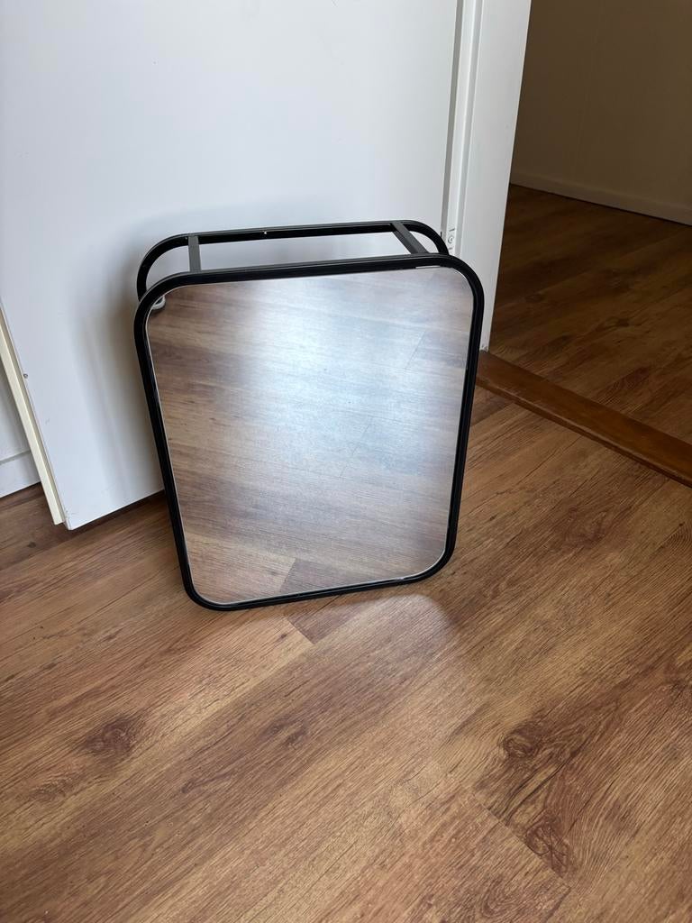 Zwart metalen rekje met spiegel, Huis en Inrichting, Woonaccessoires | Spiegels, Ophalen, Minder dan 50 cm, Gebruikt, Minder dan 100 cm