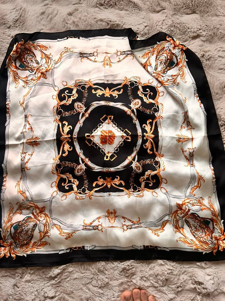 Nieuwe luxe sjaal sjaaltje scarf zijde 70x70cm, Kleding | Dames, Ophalen of Verzenden, Zo goed als nieuw, Sjaal