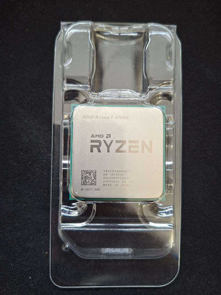 AMD Ryzen 7 2700X AM4 + Wraith Prism koeler, Computers en Software, Processors, Zo goed als nieuw, 8-core, 3 tot 4 Ghz, Ophalen of Verzenden