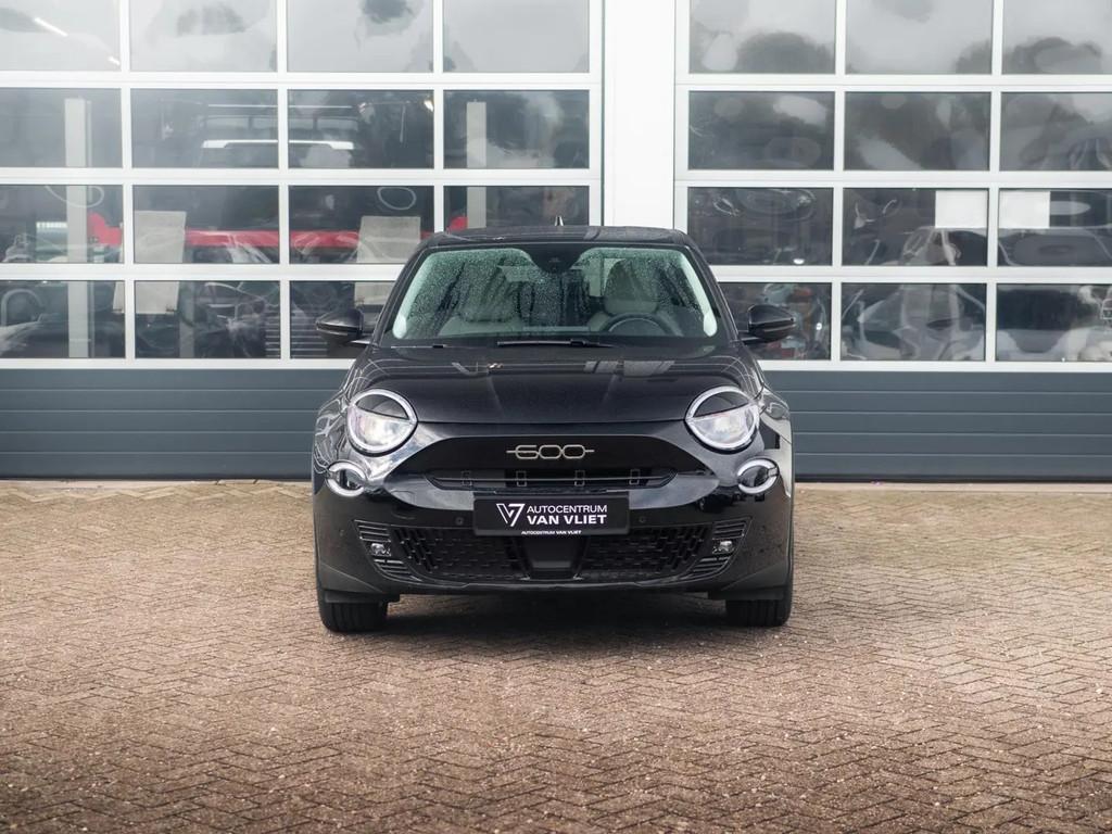 Fiat 600 La Prima 54 kWh € 29.990,00, Automaat, Gebruikt, Overige modellen, 156 pk
