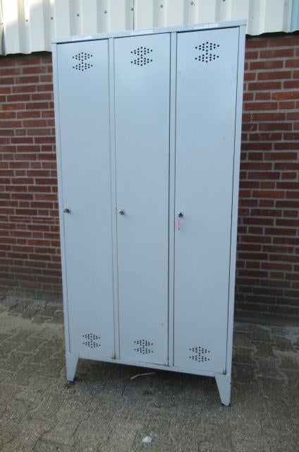 3 deurs Lockerkast, 15 stuks in gebruikte staat, Ophalen, Gebruikt