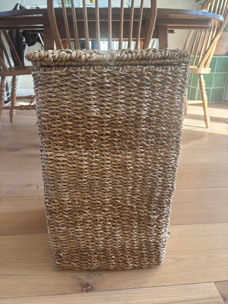 Mooie rieten wasmand, Huis en Inrichting, Badkamer | Badkamermeubels, Ophalen, Minder dan 50 cm, Zo goed als nieuw, Minder dan 100 cm