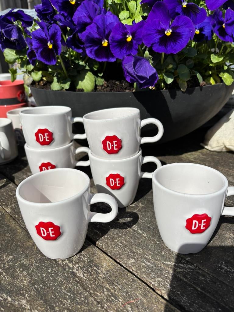 Douwe Egberts 6 x wit DE senseo mokken rood zegel Royal Raja, Verzenden, Porselein, Overige stijlen, Kop(pen) en/of Schotel(s)