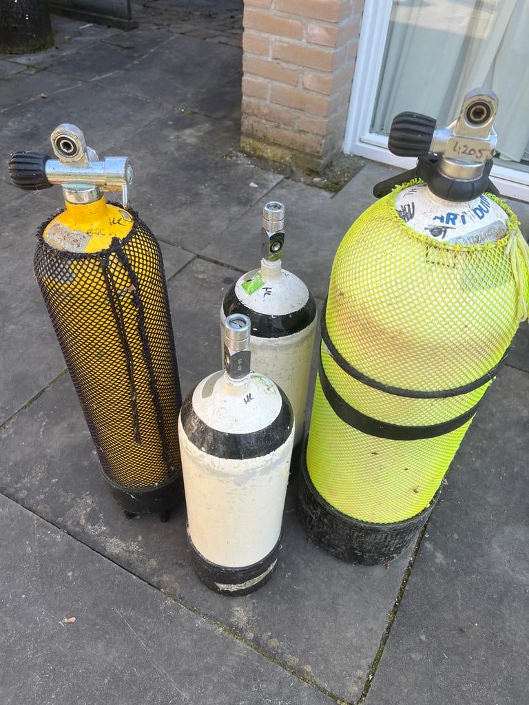 Set duikflessen: 15L, 7L en 2x 5L (keuring vereist), Watersport en Boten, Duiken, Ophalen, Gebruikt, Duikfles