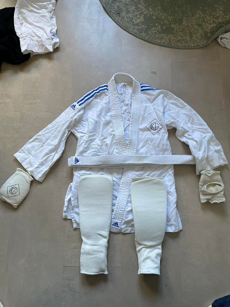 Adidas karate pak – maat XS – compleet set, Verzenden, Maat XS of kleiner, Vechtsportpak, Zo goed als nieuw