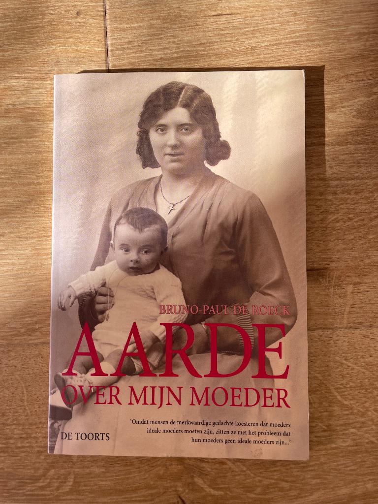 Bruno-Paul de Roeck - Aarde over mijn moeder, Boeken, Ophalen of Verzenden, Zo goed als nieuw, Bruno-Paul de Roeck, Overige