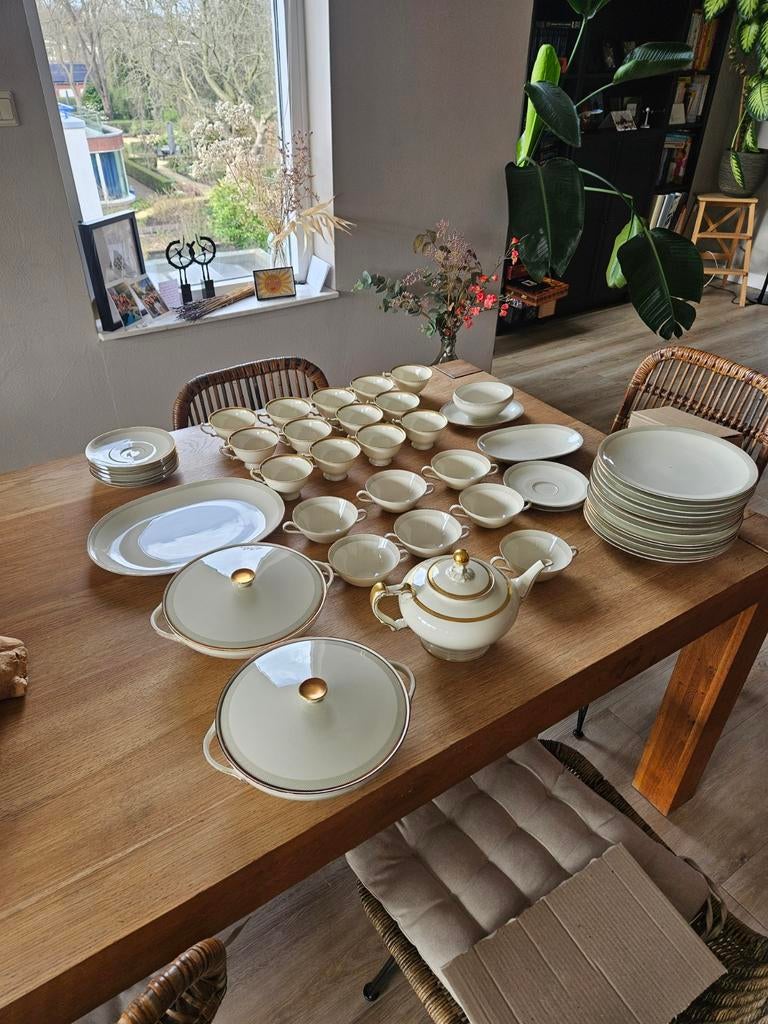 Heinrich Bavaria Selb Porseleinen Servies met Gouden Accent, Antiek en Kunst, Antiek | Servies compleet, Ophalen of Verzenden