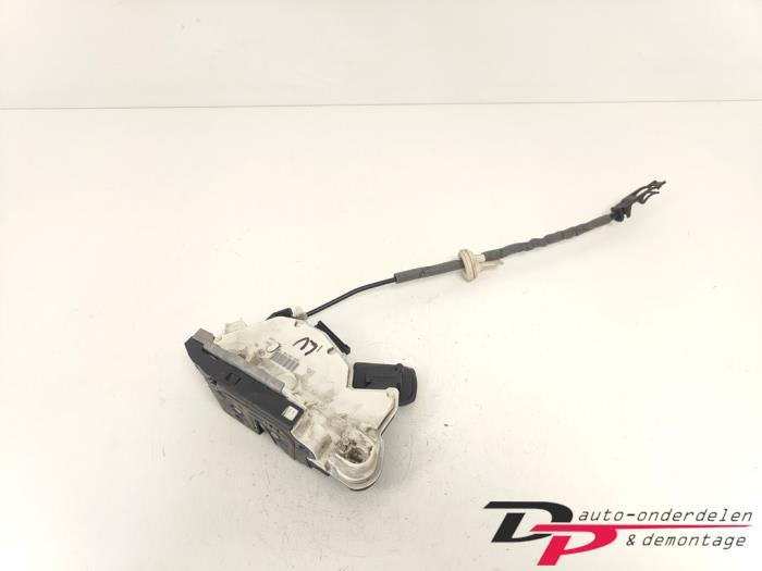 Deurslot Mechaniek 4Deurs links-voor van een Volkswagen Golf