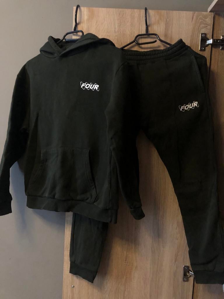 Four Amsterdam trainingspak maat 14 valt kleiner, Ophalen of Verzenden, Jongen of Meisje