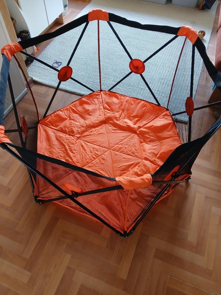 Handige 6-hoekige inklapbare box, Kinderen en Baby's, Boxen, Ophalen