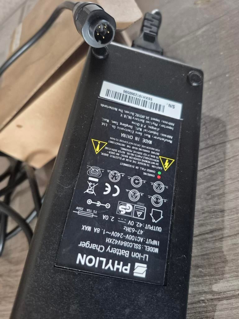 Nieuwe Phylion 5-pins oplader voor Sparta/Batavus accu, Ophalen of Verzenden, Nieuw