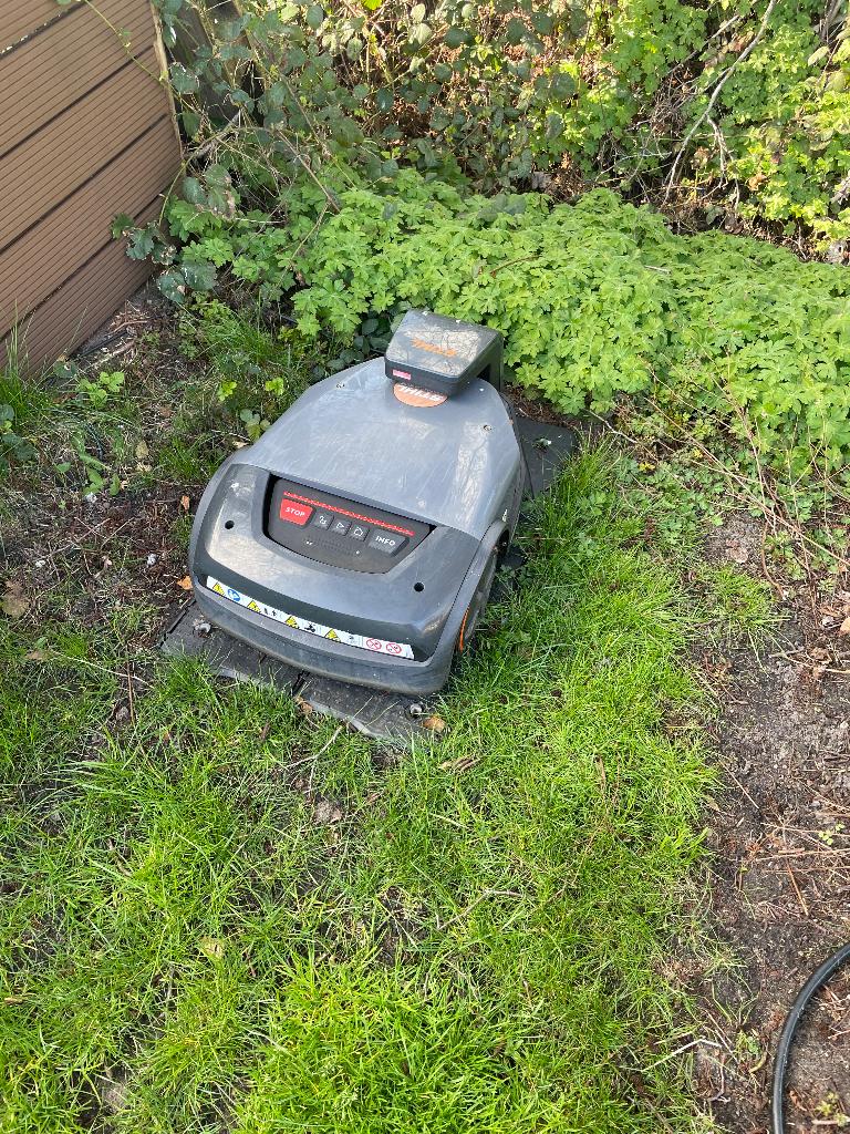 Stihl robotmaaier imo 5 evo, Ophalen, Stihl, Gebruikt, Bestuurbaar via app