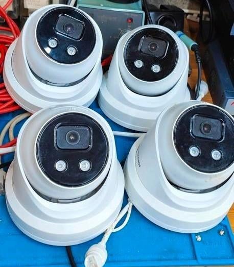 HIKVISION DS-7608NI-K2/8P + 4  Turren 4Mp cameras, Audio, Tv en Foto, Videobewaking, Ophalen of Verzenden, Gebruikt, Buitencamera