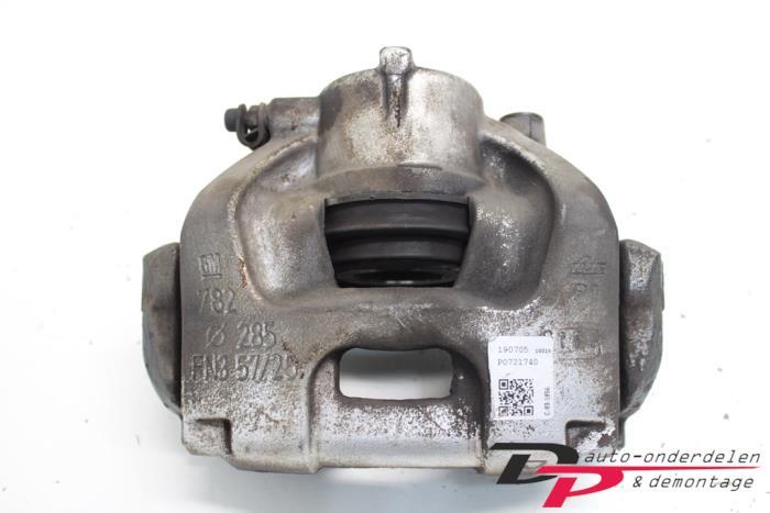 Remklauw (Tang) rechts-voor van een Opel Vectra