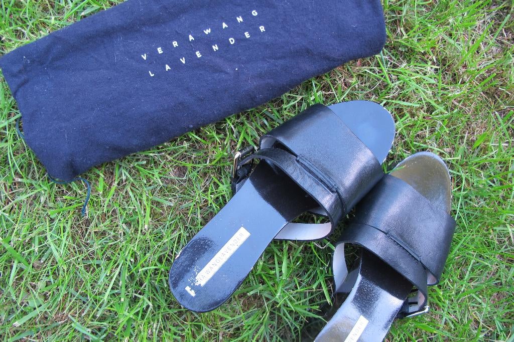 Vera Wang Lavender platform wedge shoes, Kleding | Dames, Zwart, Vera Wang, Ophalen of Verzenden, Schoenen met hoge hakken