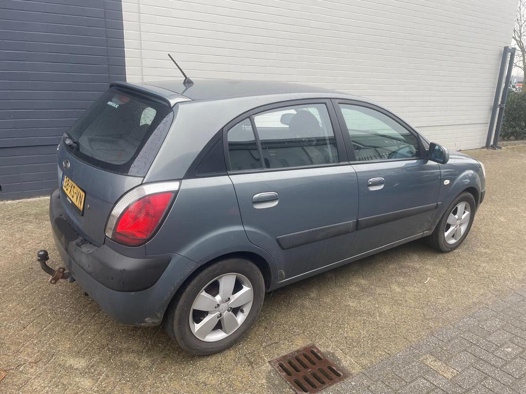 Kia Rio 1.4 Festival 5DRS 97pk AIRCO TREKHAAK ISOFIX NAP LMV, Voorwielaandrijving, Stof, Gebruikt, Metallic lak