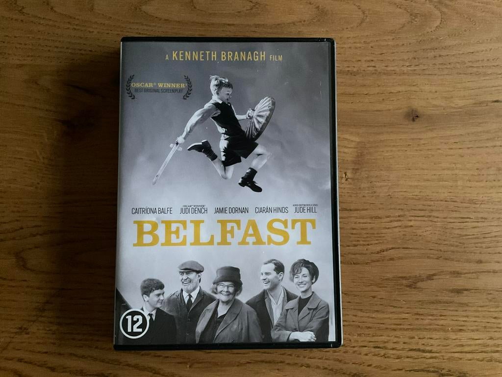 2) BELFAST a Kenneth Branagh film, Judi Dench (Oscar/Script), Alle leeftijden, Ophalen of Verzenden, 1980 tot heden, Zo goed als nieuw