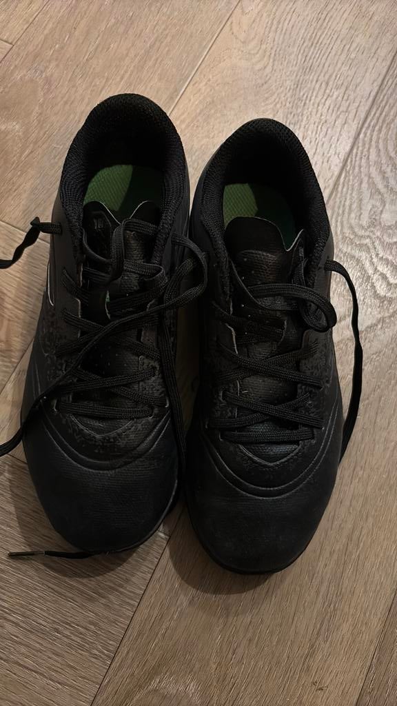 Kunstgrasveld sportschoenen maat 33 zwart merk sketchers, Ophalen, Zo goed als nieuw, Schoenen