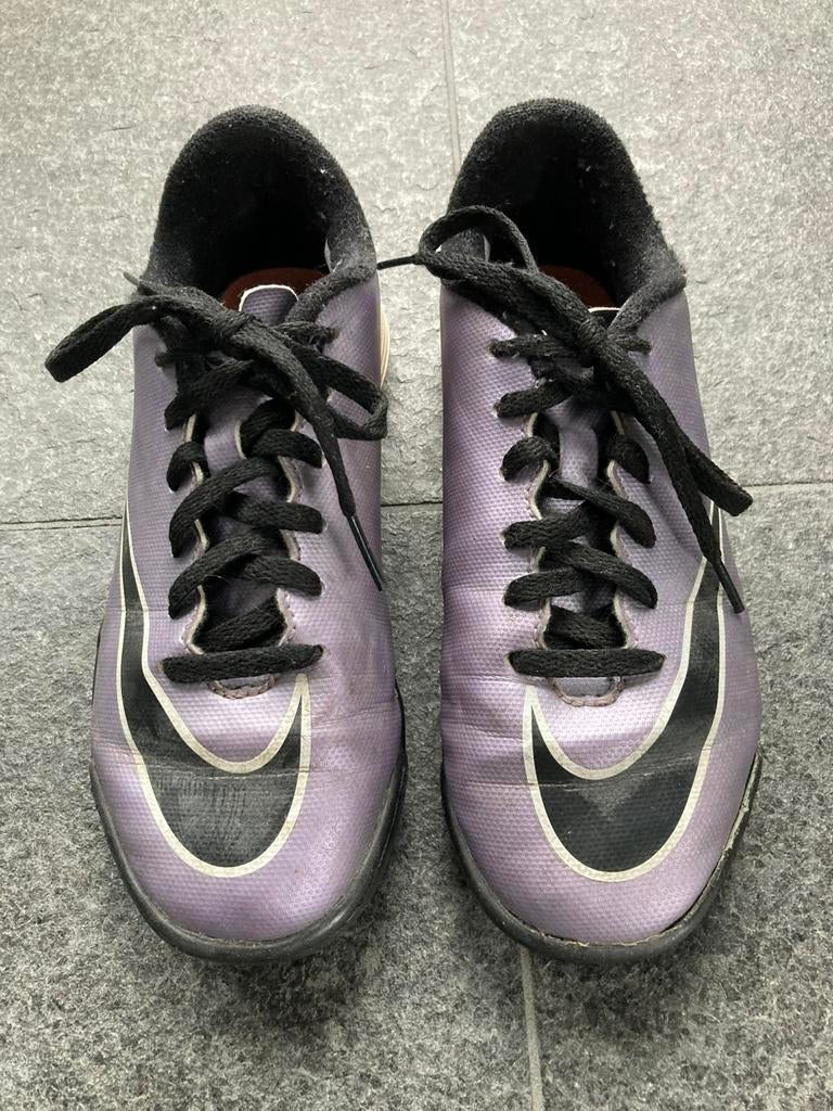 Kunstgrasschoenen Nike maat 34, Sport en Fitness, Korfbal, Ophalen of Verzenden, Gebruikt, Schoenen