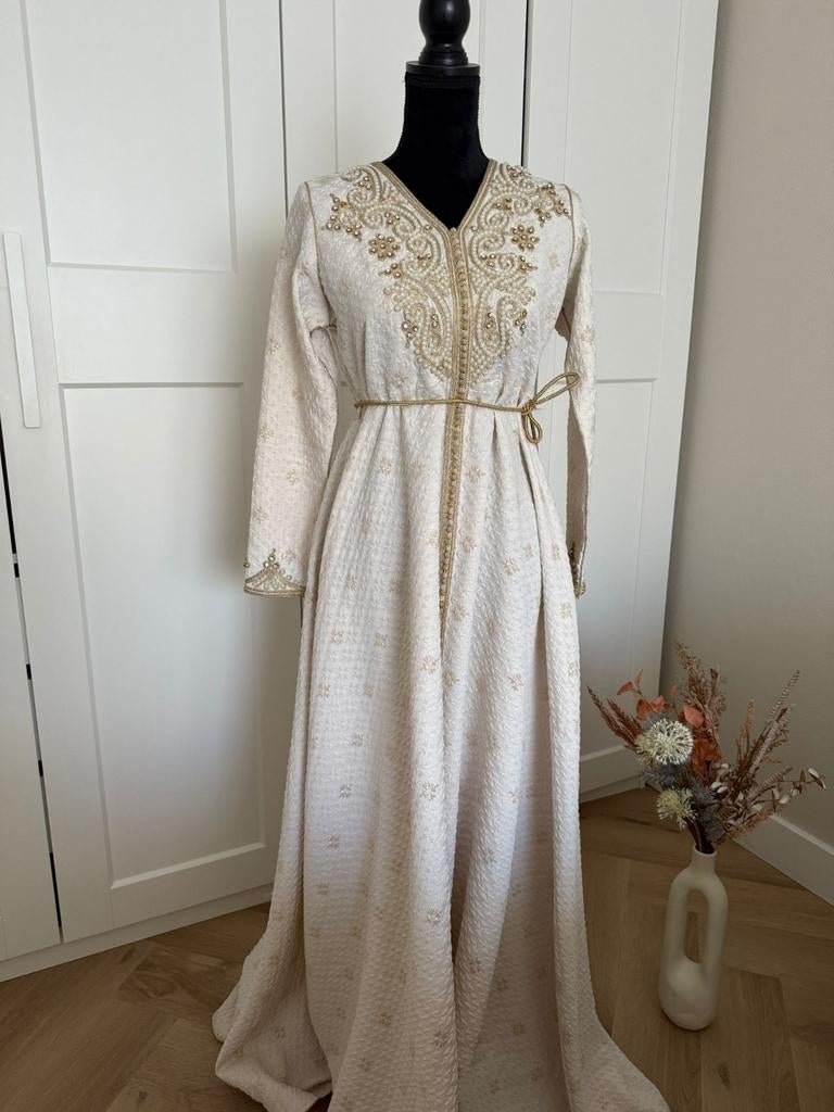 Brokaat kaftan maat s/m, Kleding | Dames, Trouwkleding en Trouwaccessoires, Ophalen of Verzenden, Zo goed als nieuw, Beige, Trouwjurk