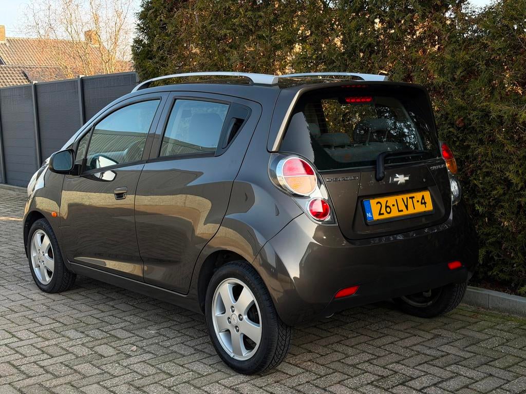 Chevrolet Spark 1.0 16V LT Bluetooth, Voorwielaandrijving, Gebruikt, Zwart, 4 cilinders