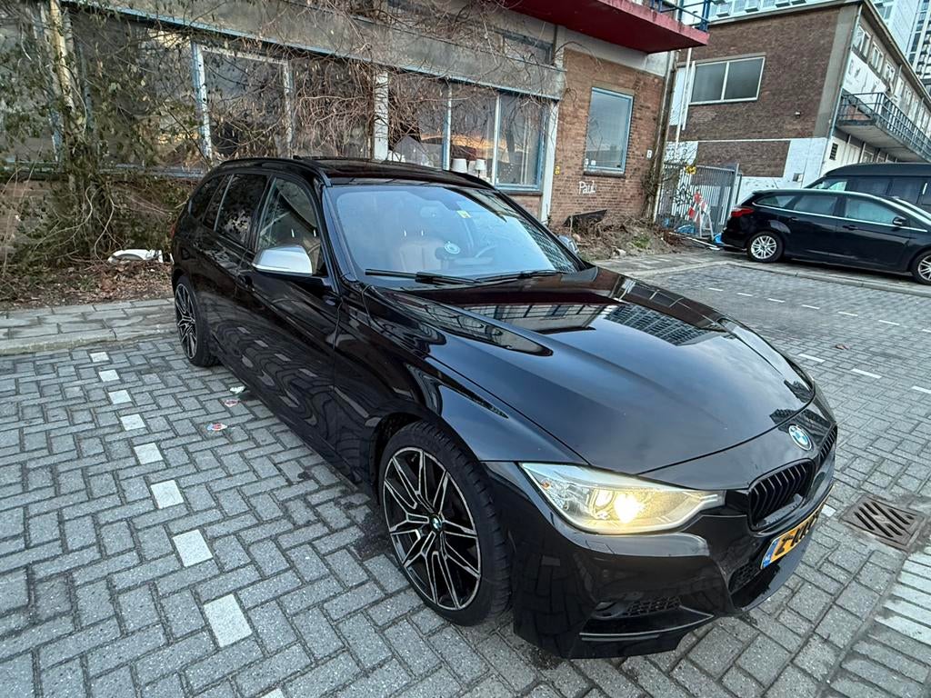 BMW 3-Serie 3.0 330D Xdrive Touring AUT 2013 Zwart, Auto's, Automaat, Euro 5, 1800 kg, 2993 cc