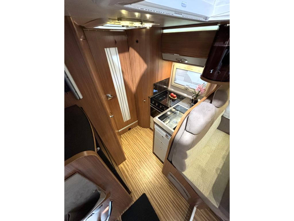 Adria Coral 690 SC QUEENSBED EURO 5, Ringverwarming, Fiat, 7 tot 8 meter, Bedrijf