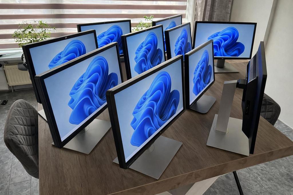 9x Verschillende HP Monitors 22 inch - voor Scherpe Prijs, Computers en Software, Monitoren, Ophalen, IPS, In hoogte verstelbaar