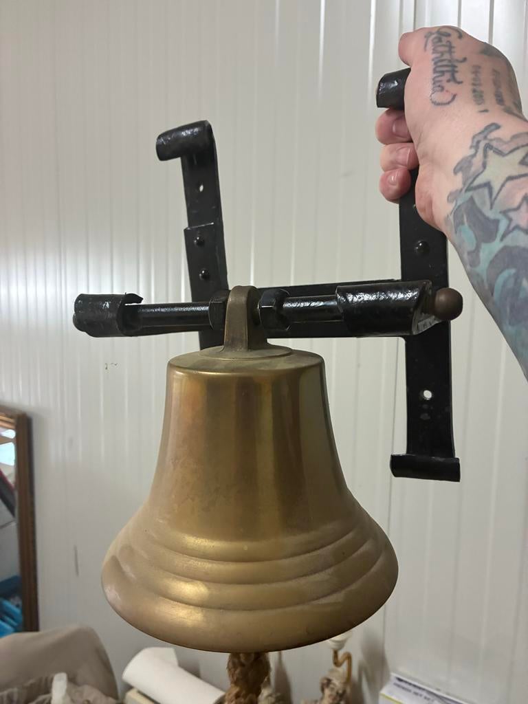 Messing scheepsbel met wandbeugel, Ophalen of Verzenden