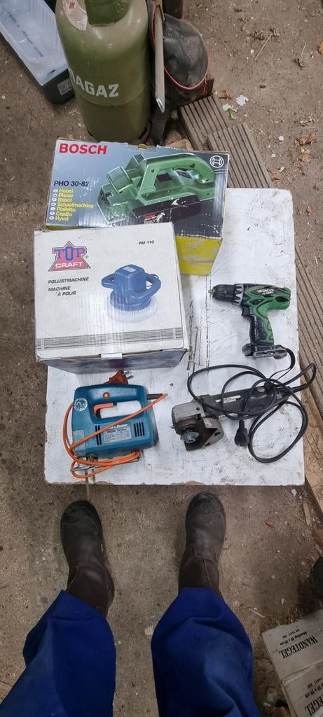 Diverse elex gereedschap, Ophalen