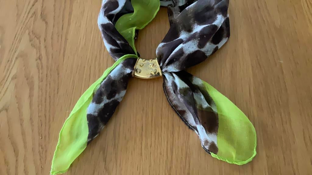 Spelt voor sjaaltje., Ophalen