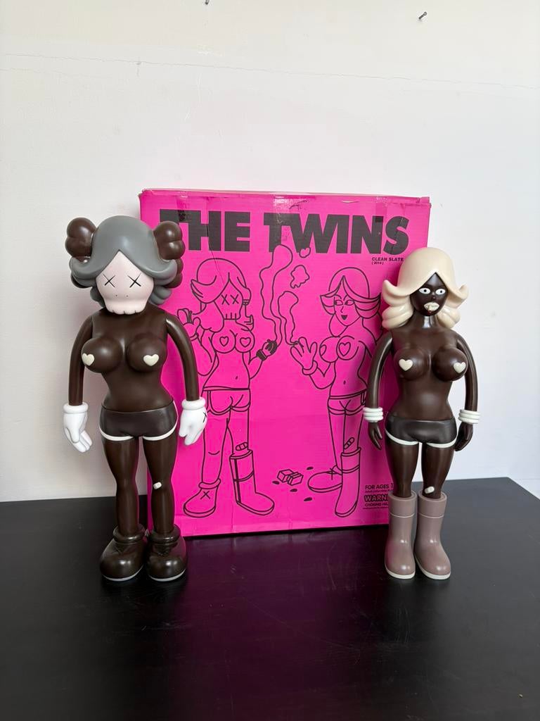 Kaws “The Twin” set, Verzamelen, Poppetjes en Figuurtjes, Zo goed als nieuw, Ophalen of Verzenden