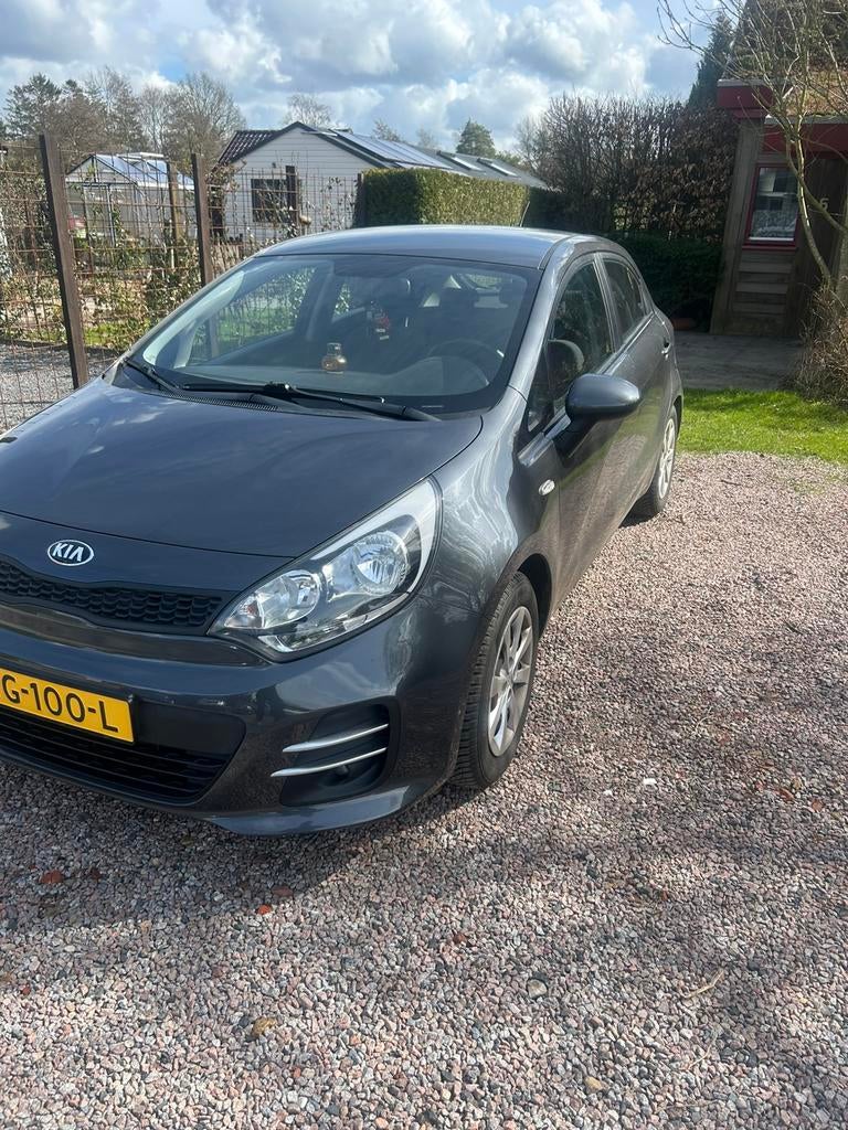 Kia Rio 1.1 Crdi 5DRS 2015 Grijs, Auto's, Voorwielaandrijving, 74 pk, 1120 cc, Origineel Nederlands